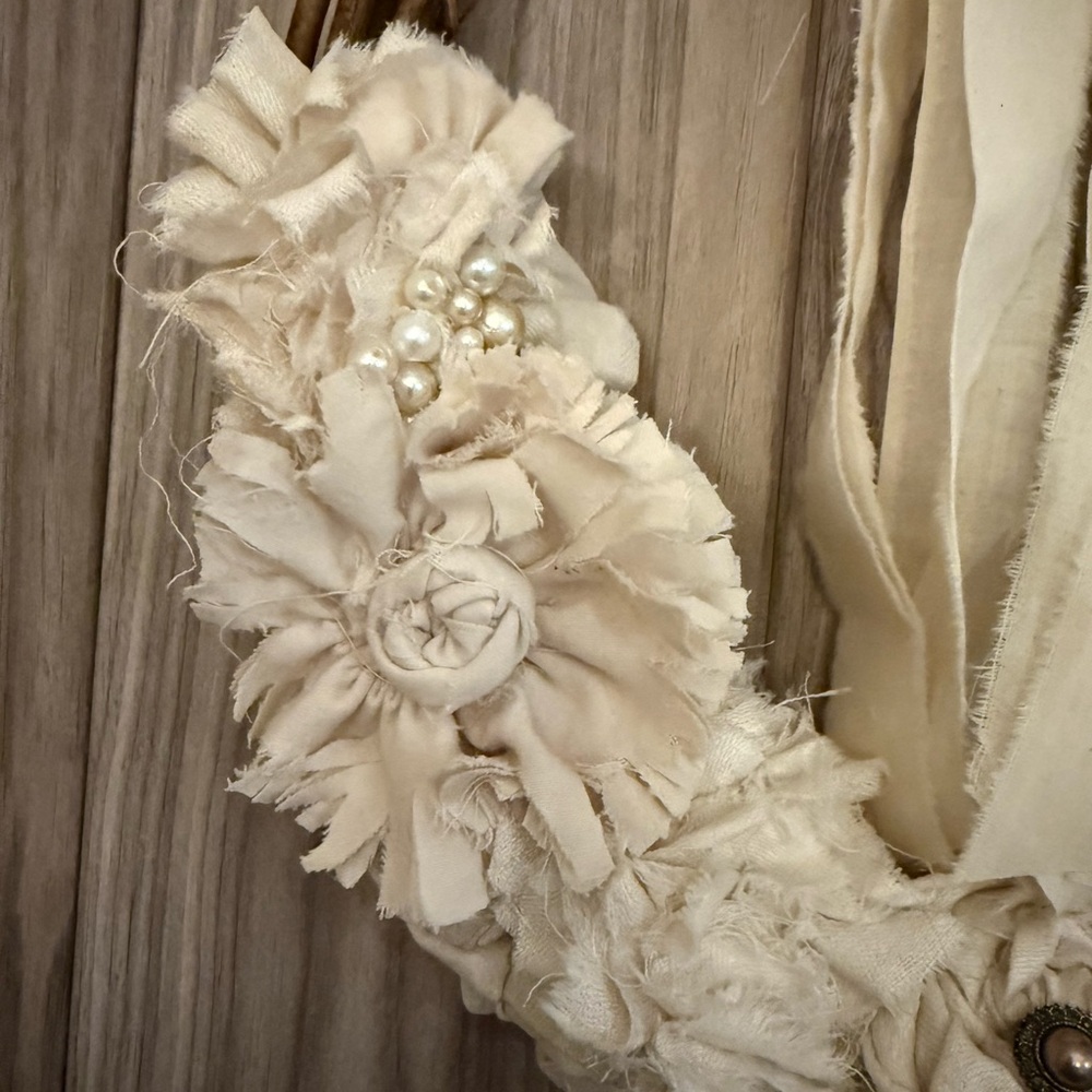 Floral Wreath with Cream Flowers and Bow - Picture 4 of 11